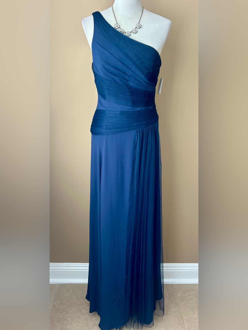 Vera Wang White Label Navy Blue One Shoulder Gown with Slit Georgette 8 New